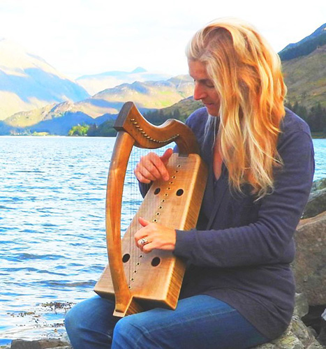 Playing gaelic harpme